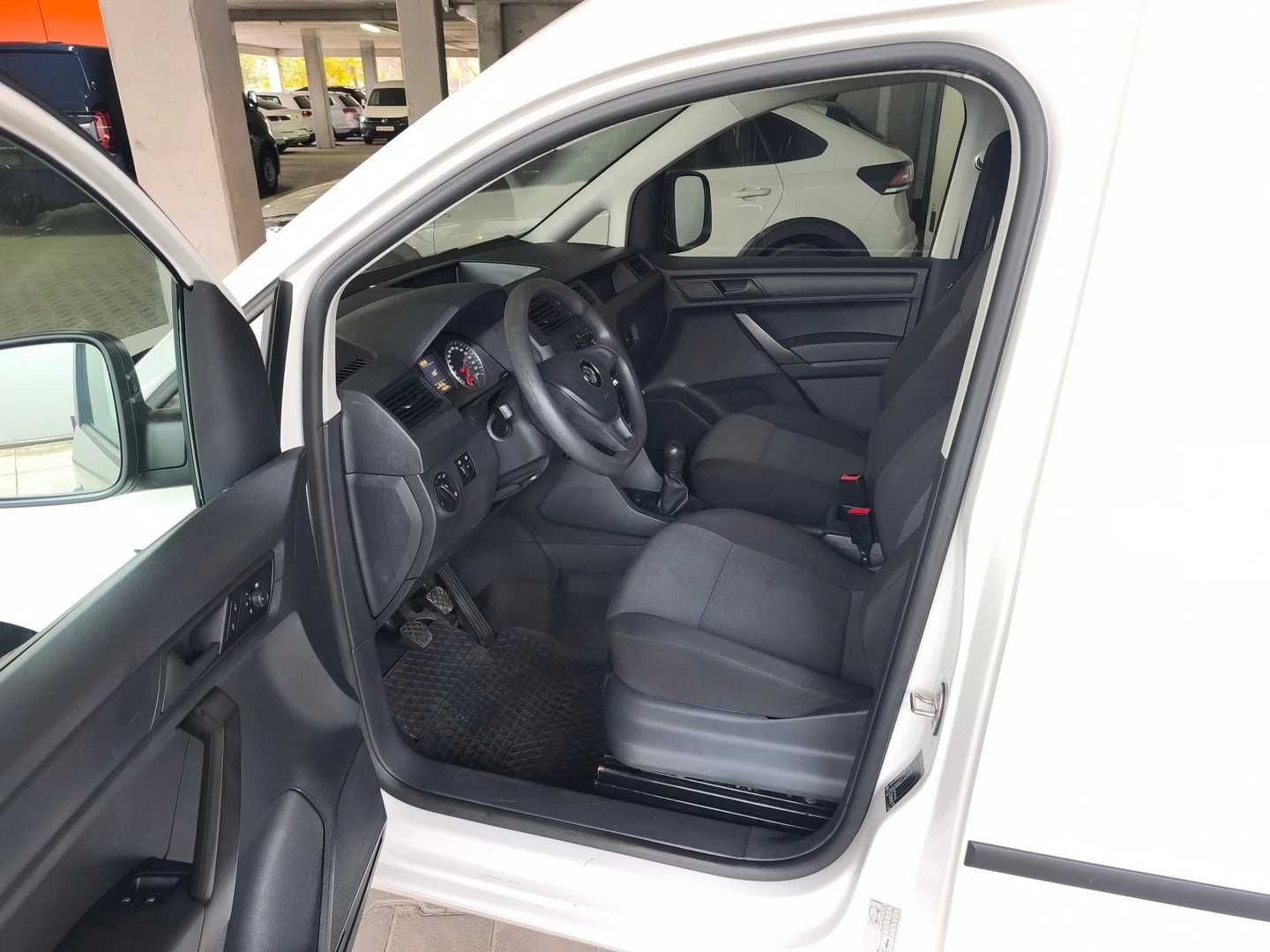 VW Caddy Kasten 3.2 m3 TDI, снимка 4 - Автомобили и джипове - 56420393