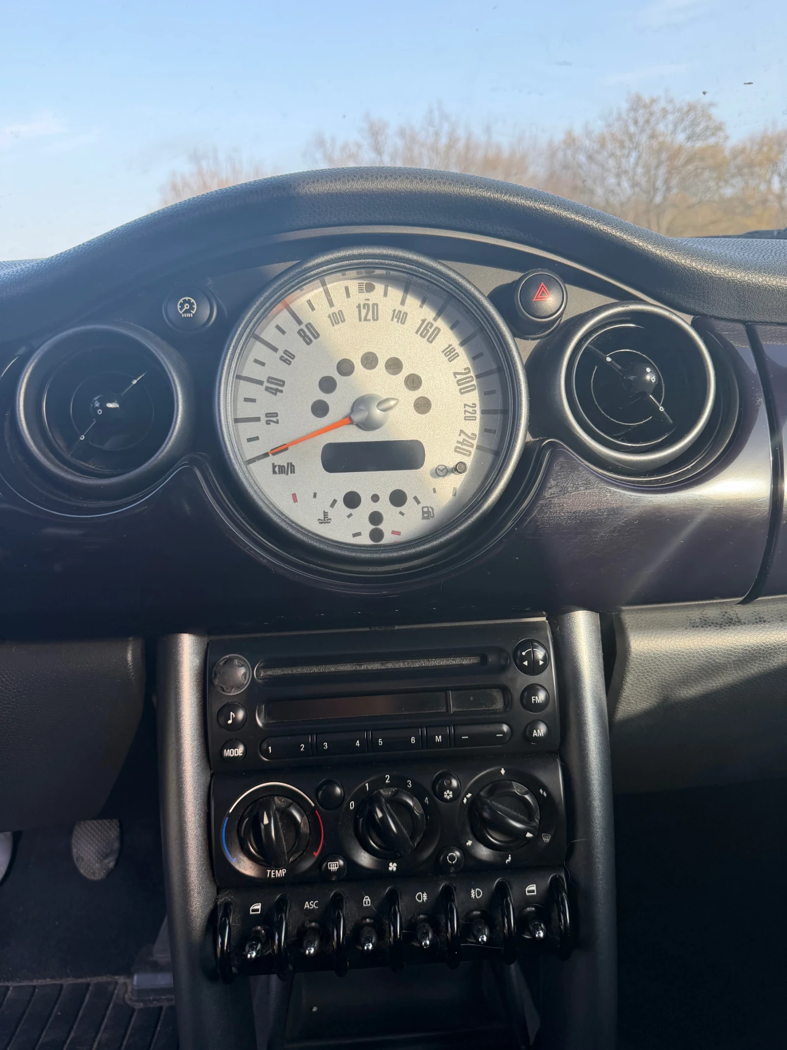 Mini Cooper ONE 1.6 , снимка 8 - Автомобили и джипове - 54195349