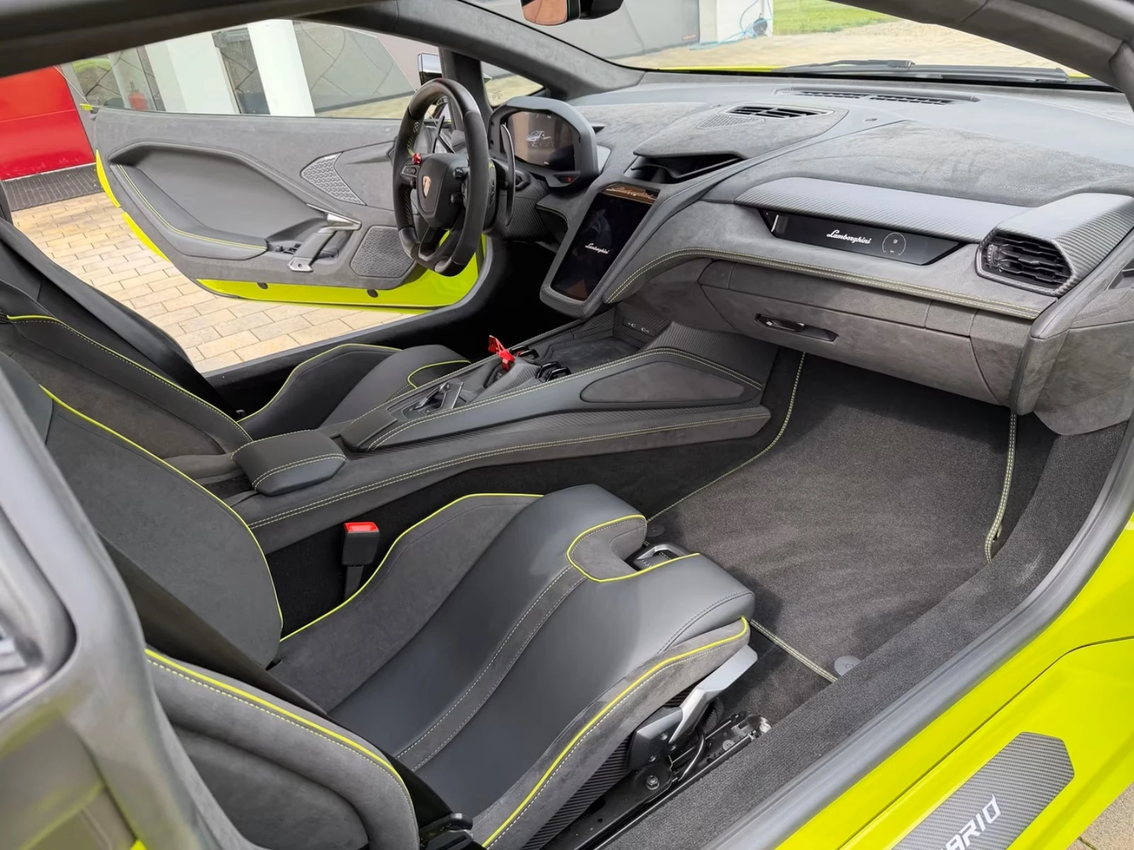 Lamborghini Temerario CARBON* 360 CAM* DISTR* , снимка 7 - Автомобили и джипове - 54677584
