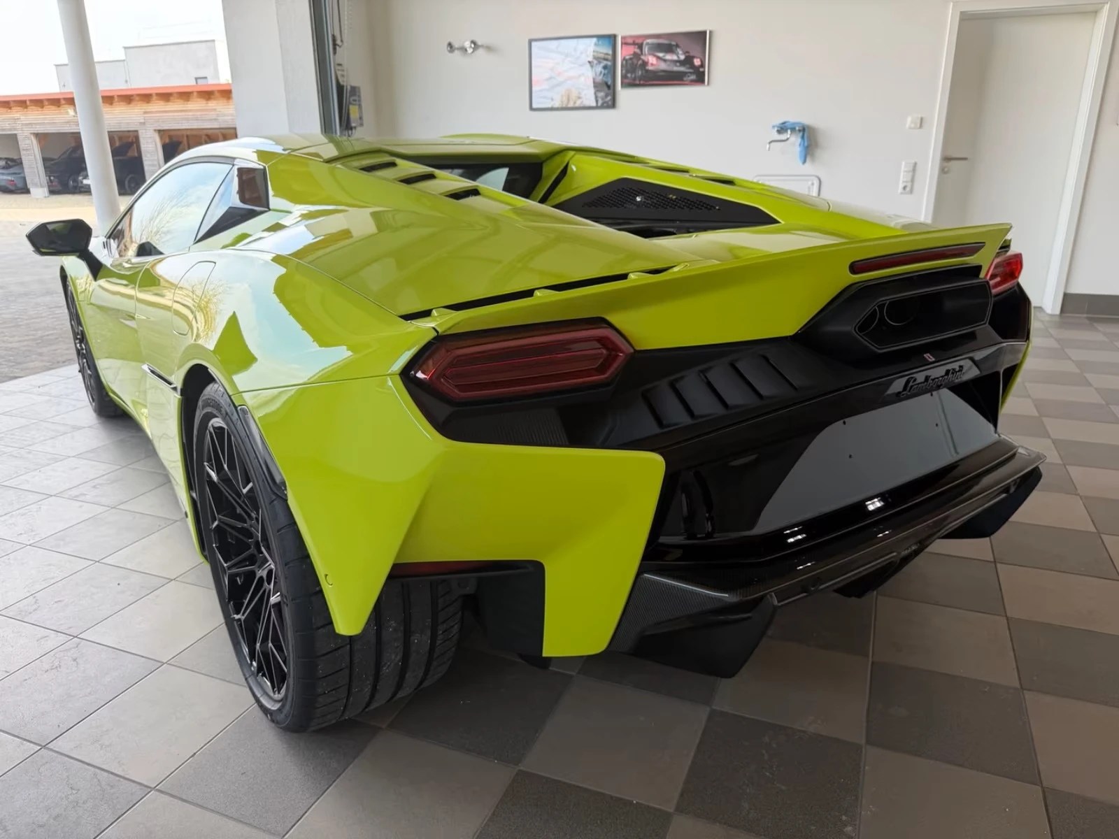 Lamborghini Temerario CARBON* 360 CAM* DISTR* , снимка 3 - Автомобили и джипове - 54677584
