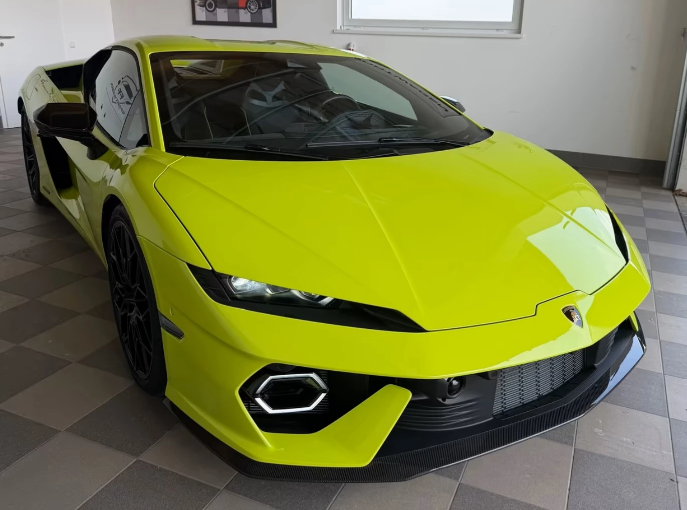 Lamborghini Temerario CARBON* 360 CAM* DISTR* , снимка 2 - Автомобили и джипове - 54677584