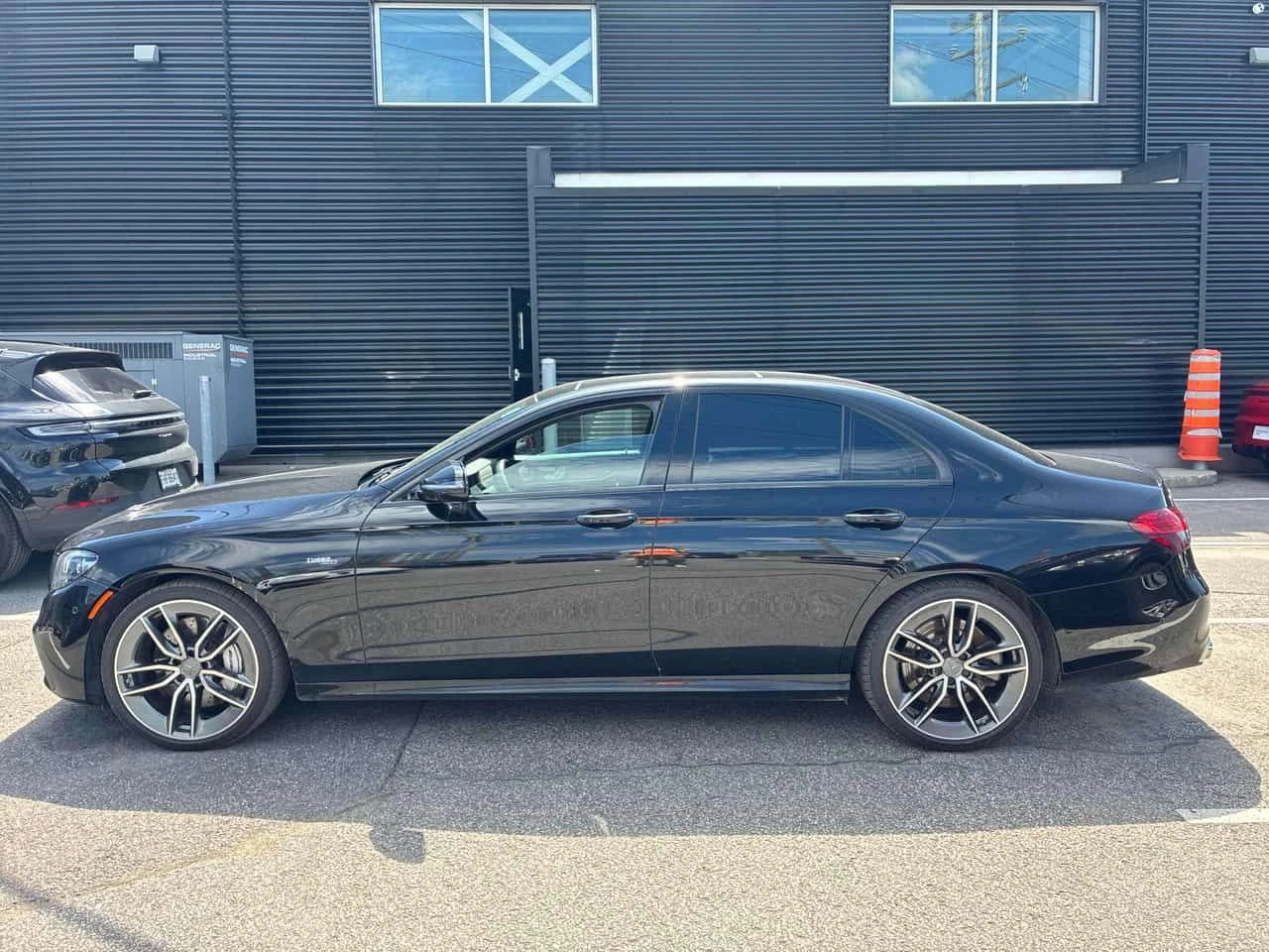 Mercedes-Benz E 53 AMG | CARFAX | БЕЗ ПЪРВОНАЧАЛНА ВНОСКА, снимка 3 - Автомобили и джипове - 55187464