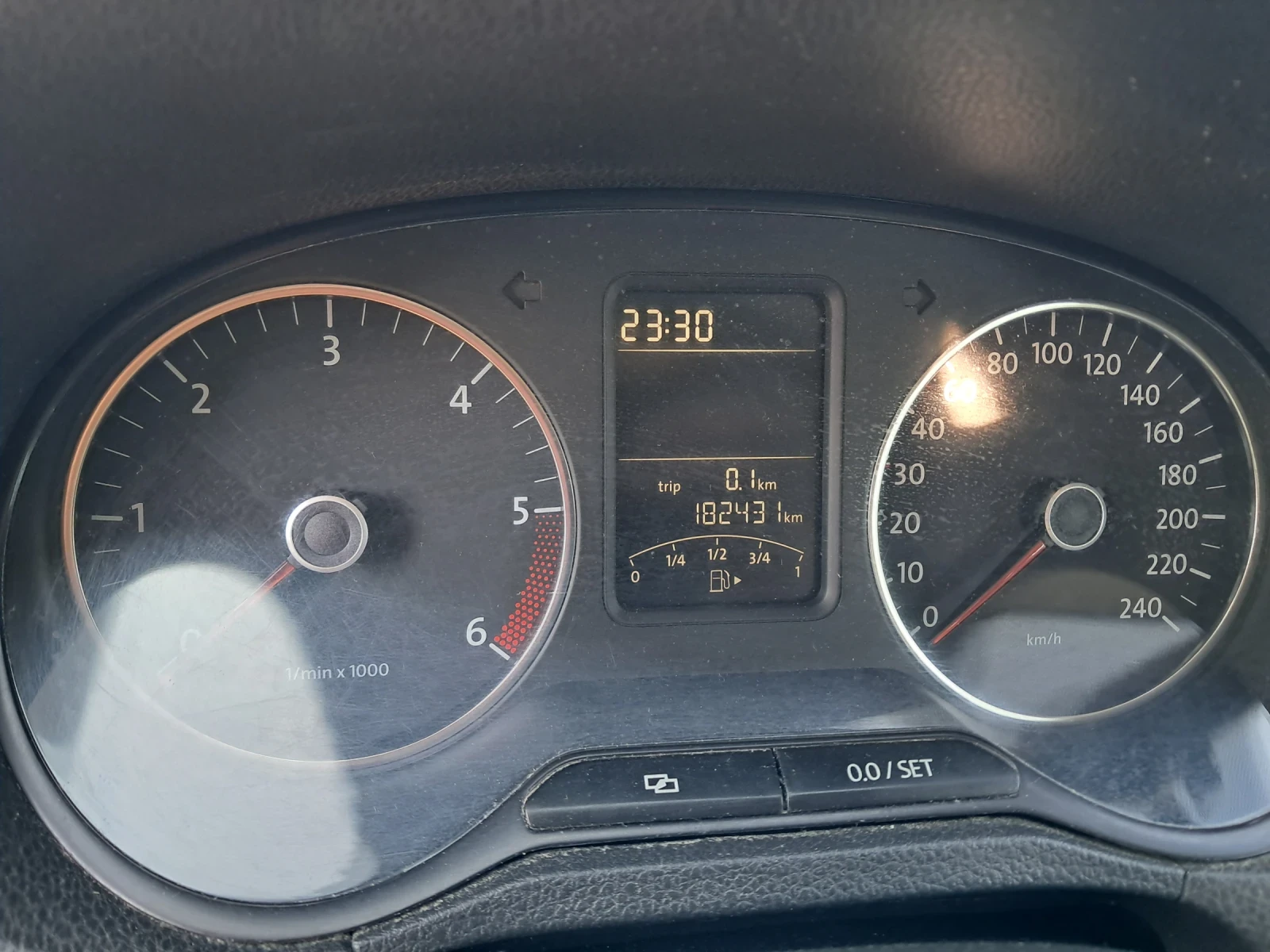 VW Polo 1.6 TDI 90 ks., снимка 9 - Автомобили и джипове - 55196039