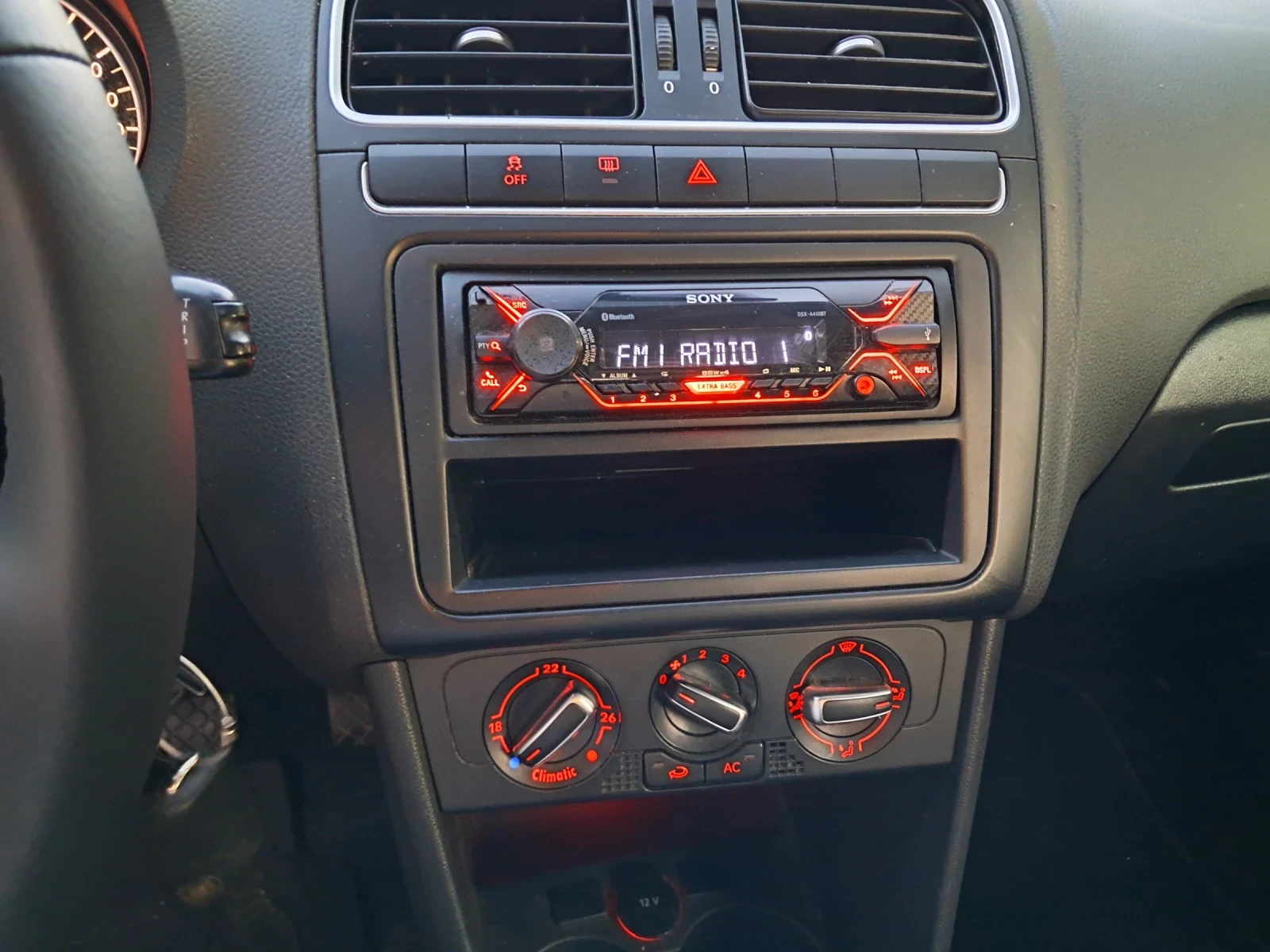 VW Polo 1.6 TDI 90 ks., снимка 8 - Автомобили и джипове - 55196039