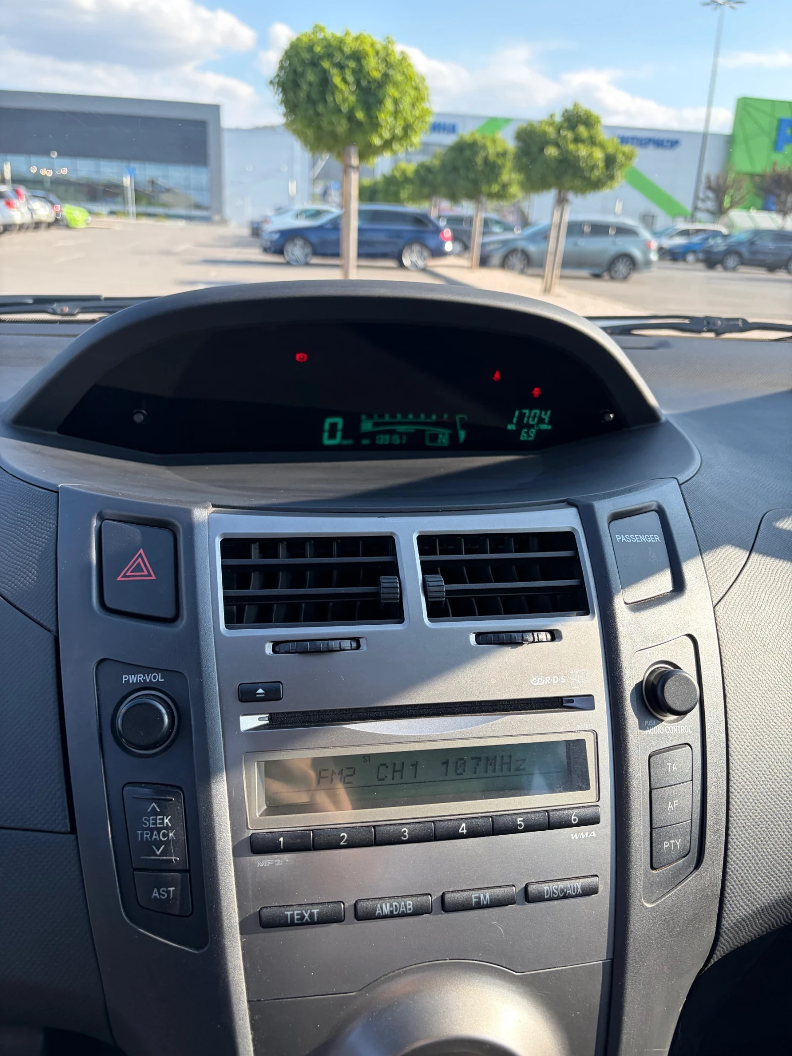 Toyota Yaris Facelift 1.33 Dual VVT-i 1300куб. 101кс, снимка 12 - Автомобили и джипове - 55675685