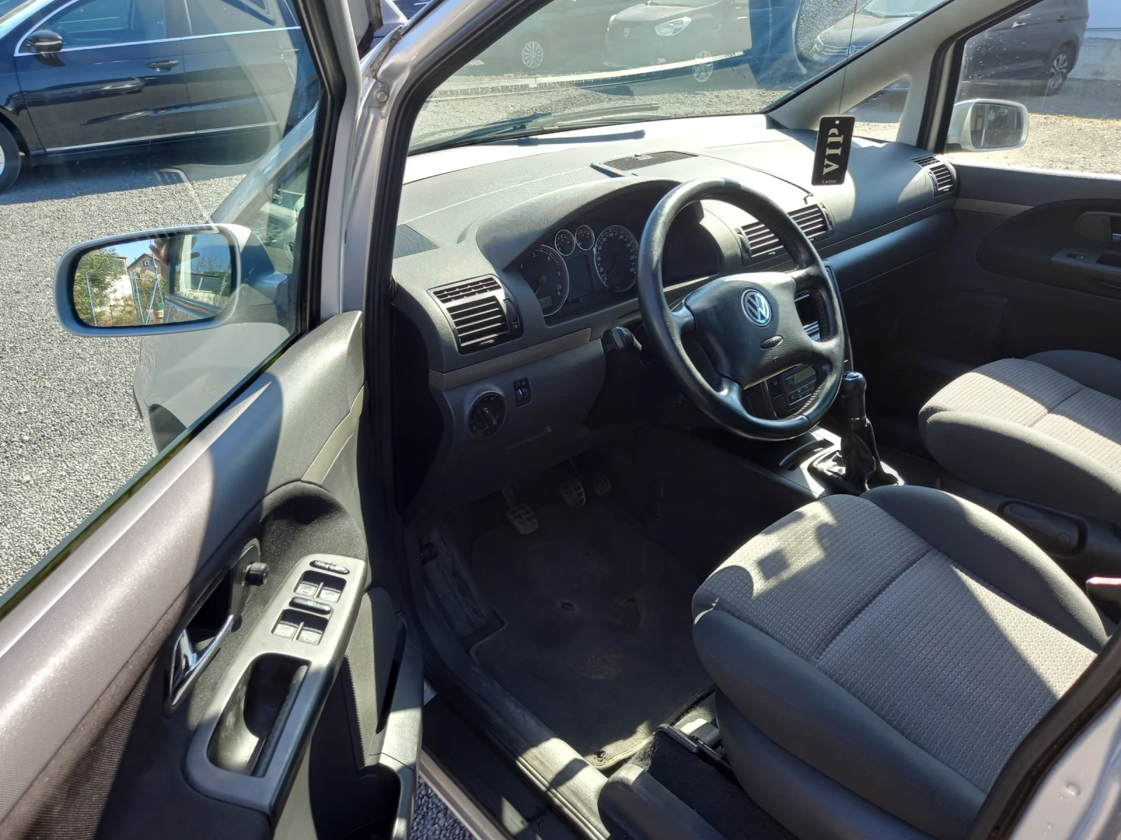 VW Sharan 1.9TDI, снимка 13 - Автомобили и джипове - 56040198