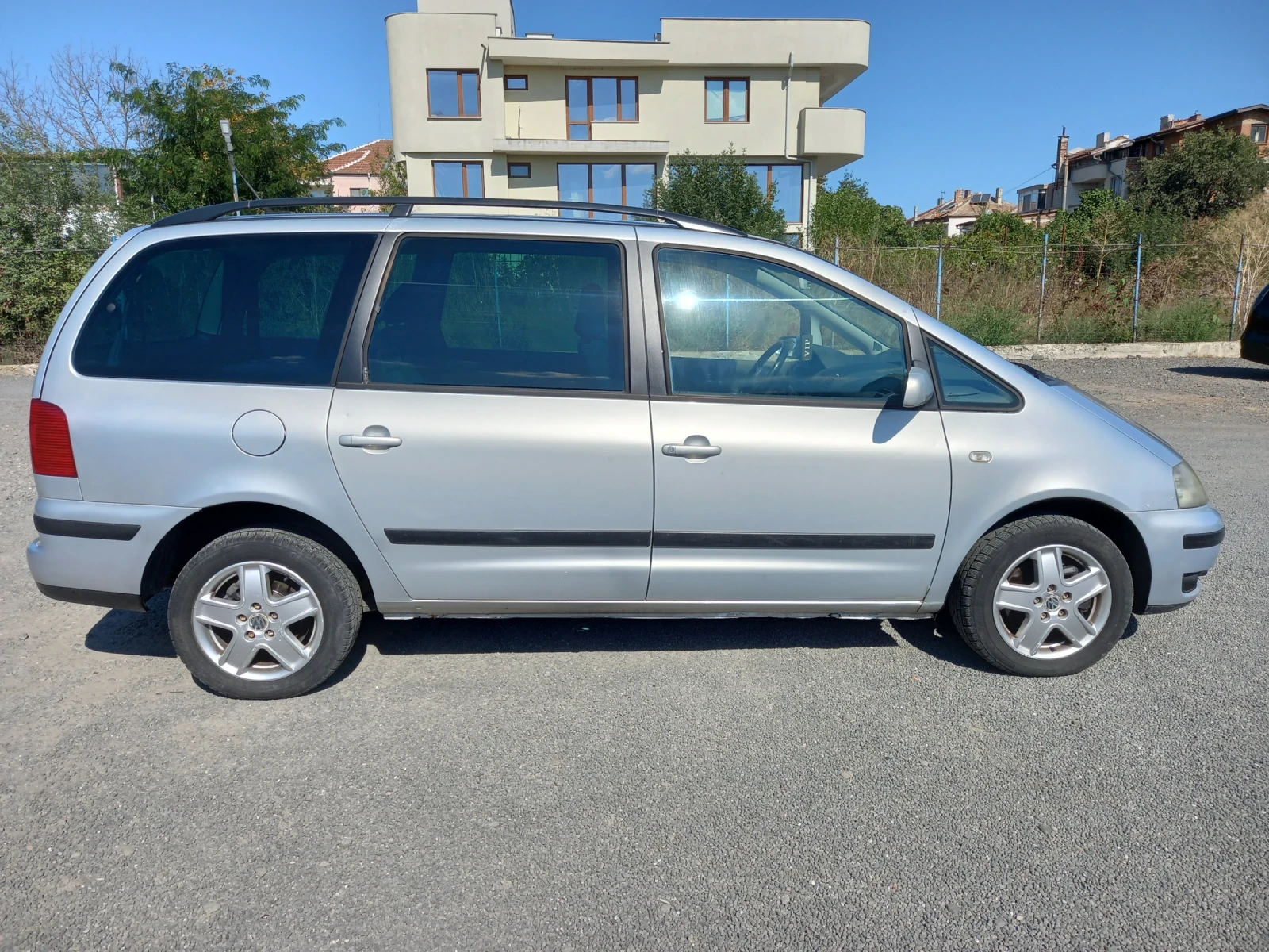 VW Sharan 1.9TDI, снимка 3 - Автомобили и джипове - 56040198