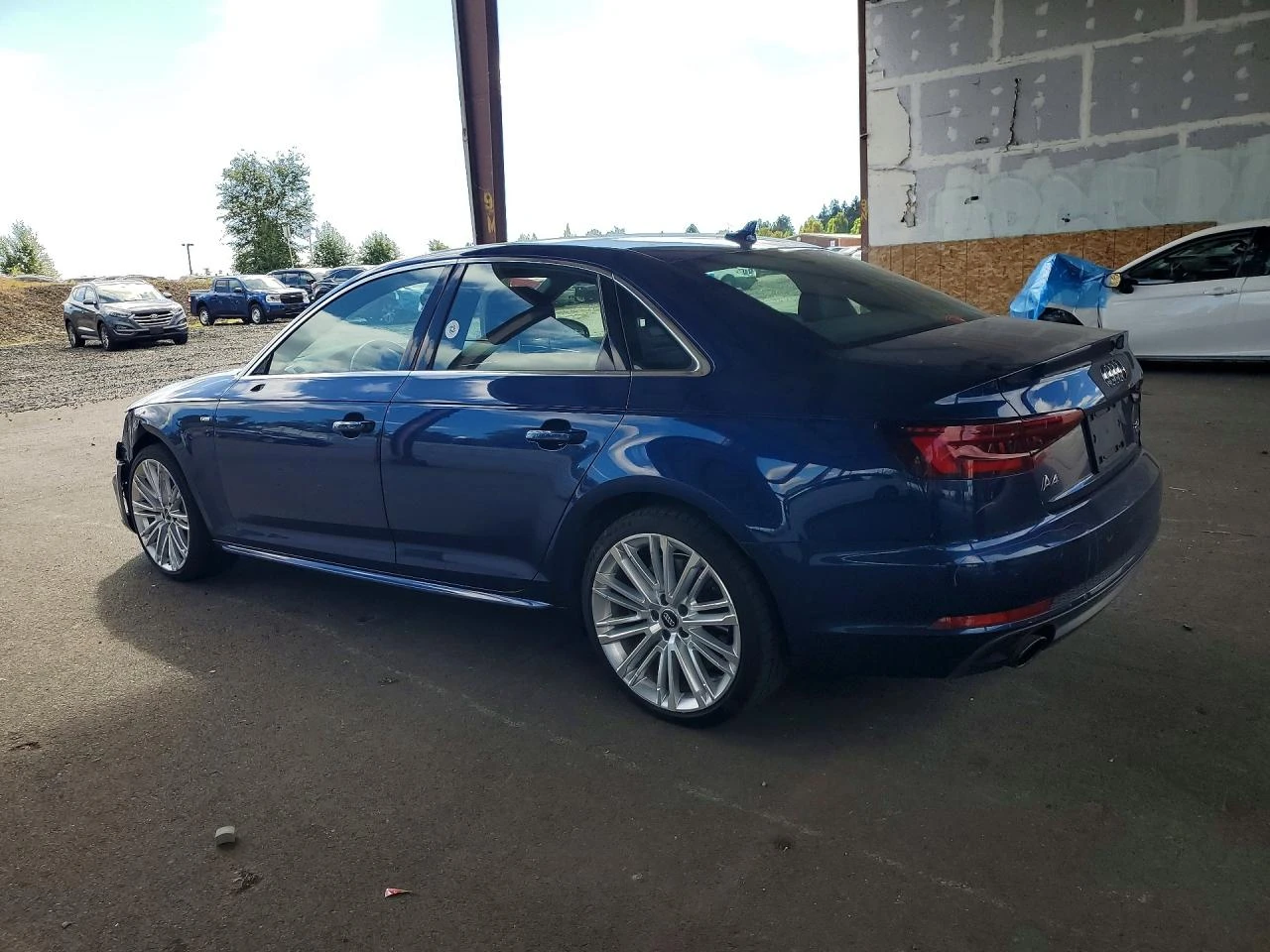 Audi A4 2.0l Premium Plus, снимка 2 - Автомобили и джипове - 56084407