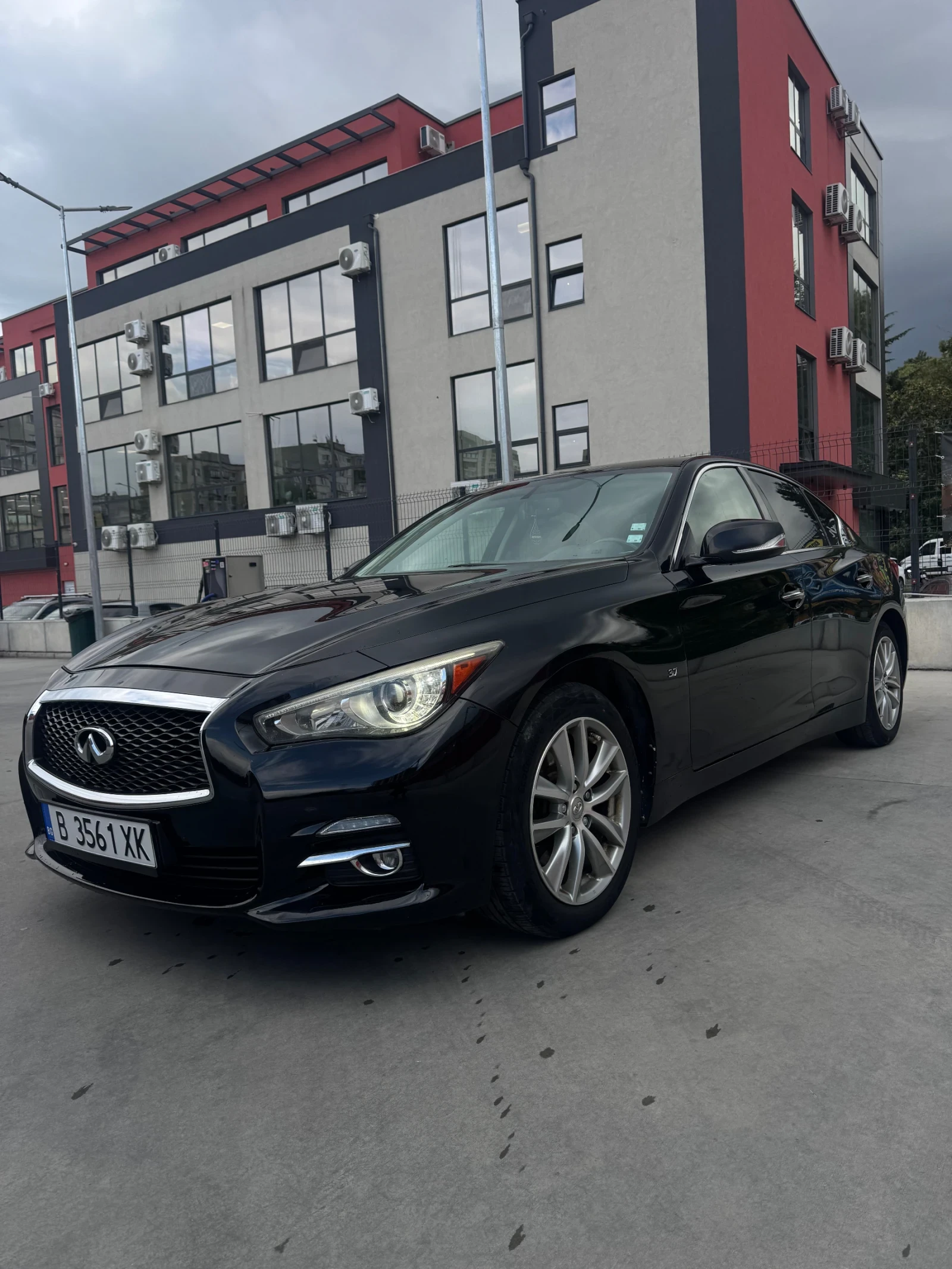 Infiniti Q50 3.7 V6 AWD