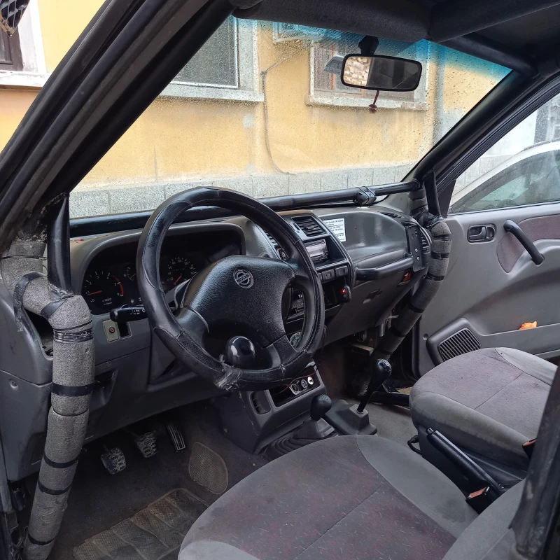 Nissan Terrano, снимка 8 - Автомобили и джипове - 48176882