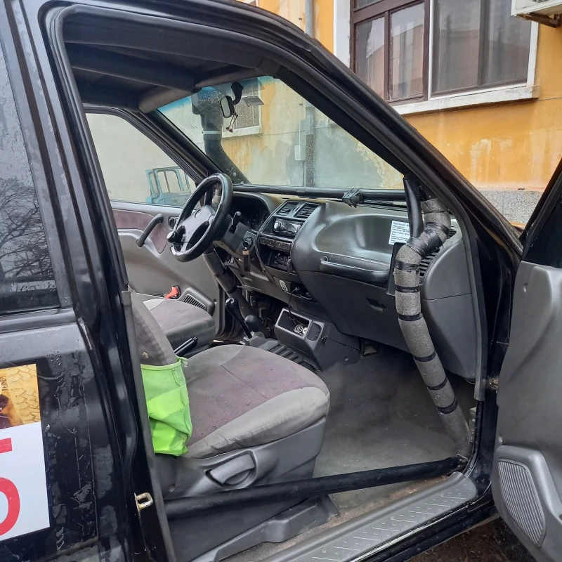 Nissan Terrano, снимка 10 - Автомобили и джипове - 48176882