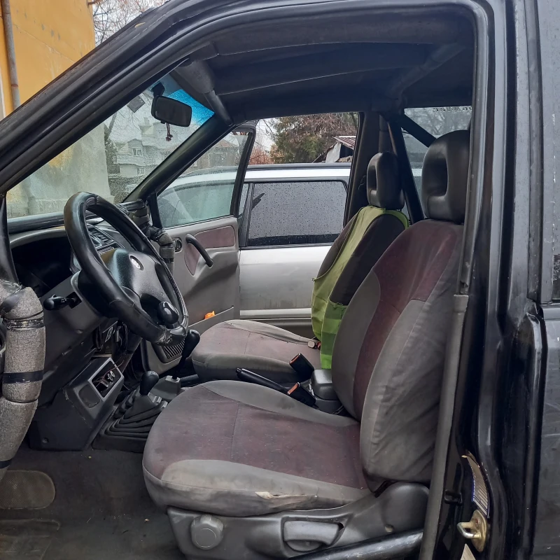 Nissan Terrano, снимка 14 - Автомобили и джипове - 48176882