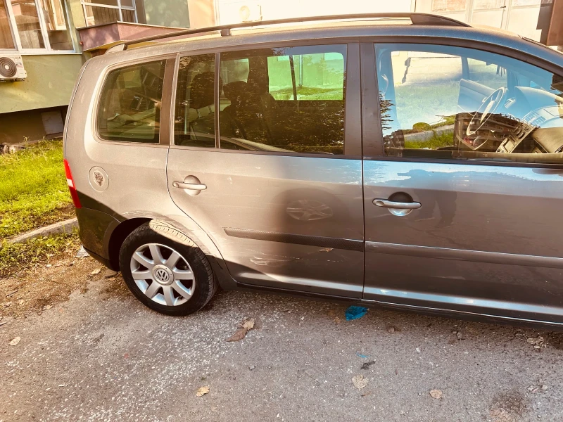 VW Touran, снимка 4 - Автомобили и джипове - 52659629
