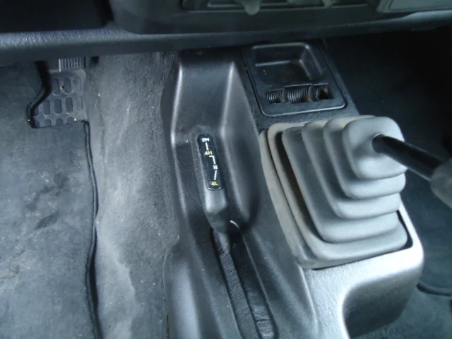 Jeep Wrangler 4X4 2.4 5ck - изображение 8