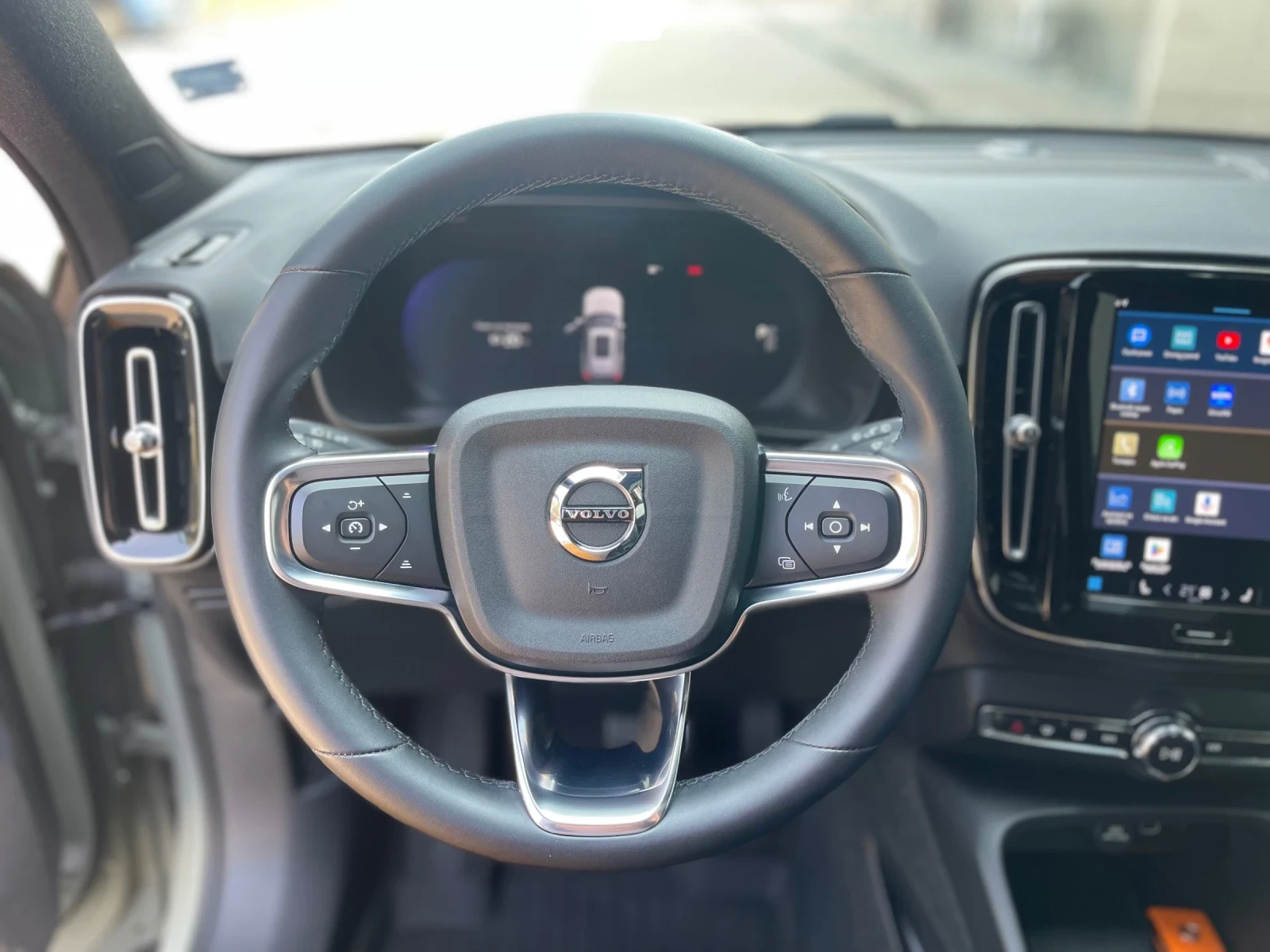 Volvo XC40 Recharge Plus Twinmotor 82kW - изображение 8