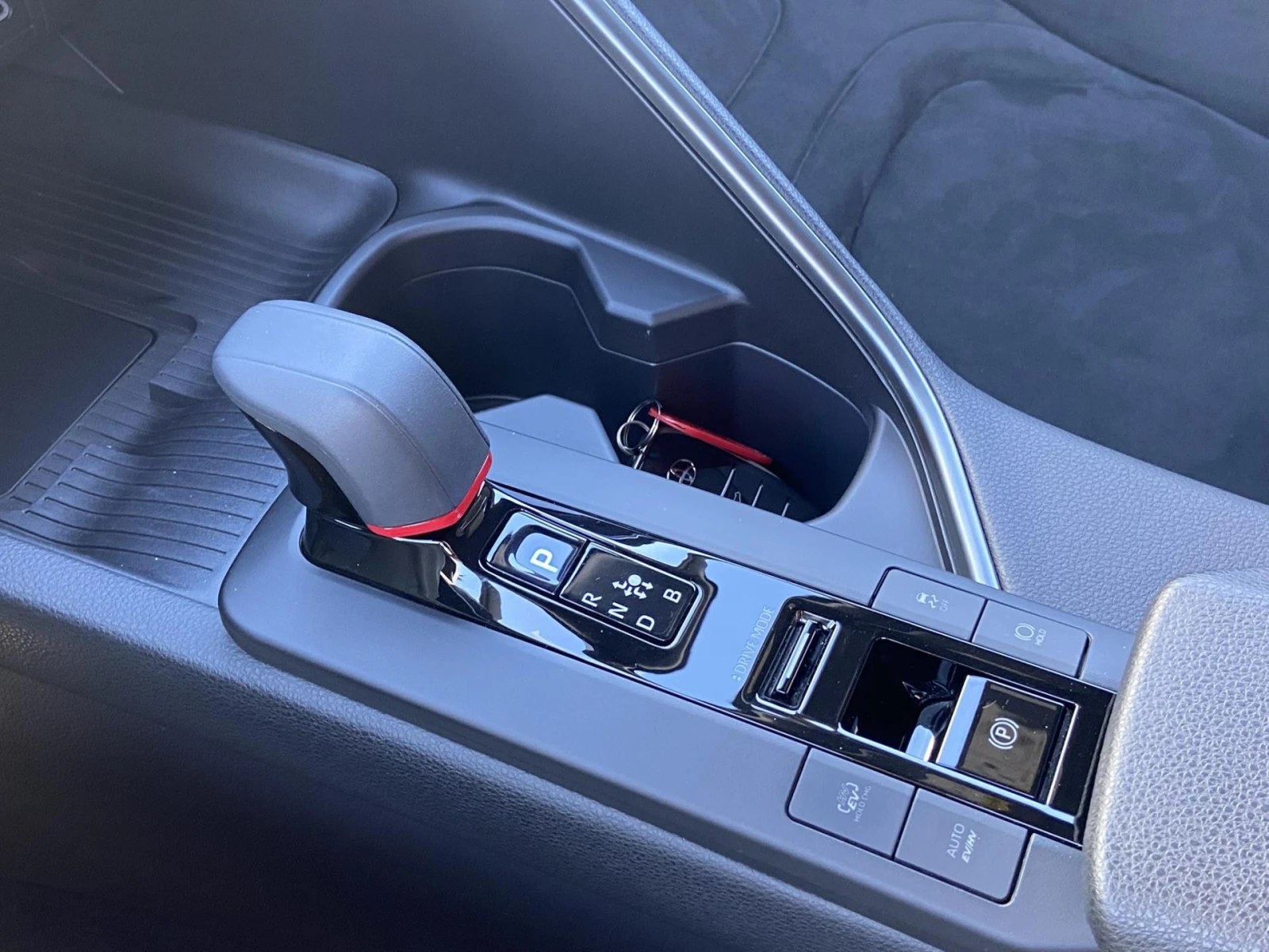 Toyota C-HR 2.0 PHEV GR SPORT PREMIERE EDITION � �������� | Mobile.bg � ����������� 12