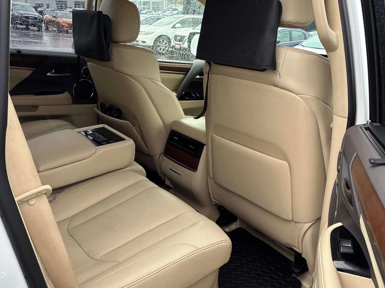 Lexus LX 570 ОБДУХВАНЕ * ПОДГРЕВИ * ПАНО * KEYLESS * CARFAX, снимка 15 - Автомобили и джипове - 54679001