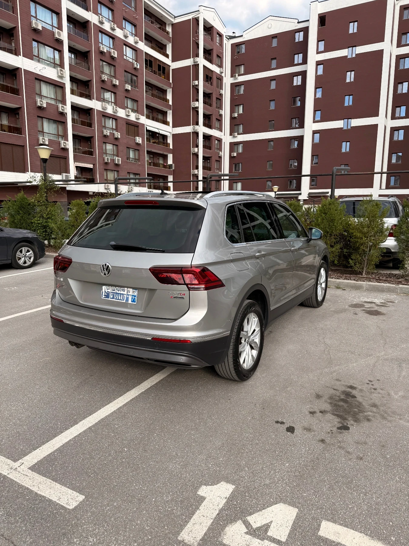 VW Tiguan 2.0TDI/4Motion/Assist/LED/Keyless, снимка 4 - Автомобили и джипове - 55868492