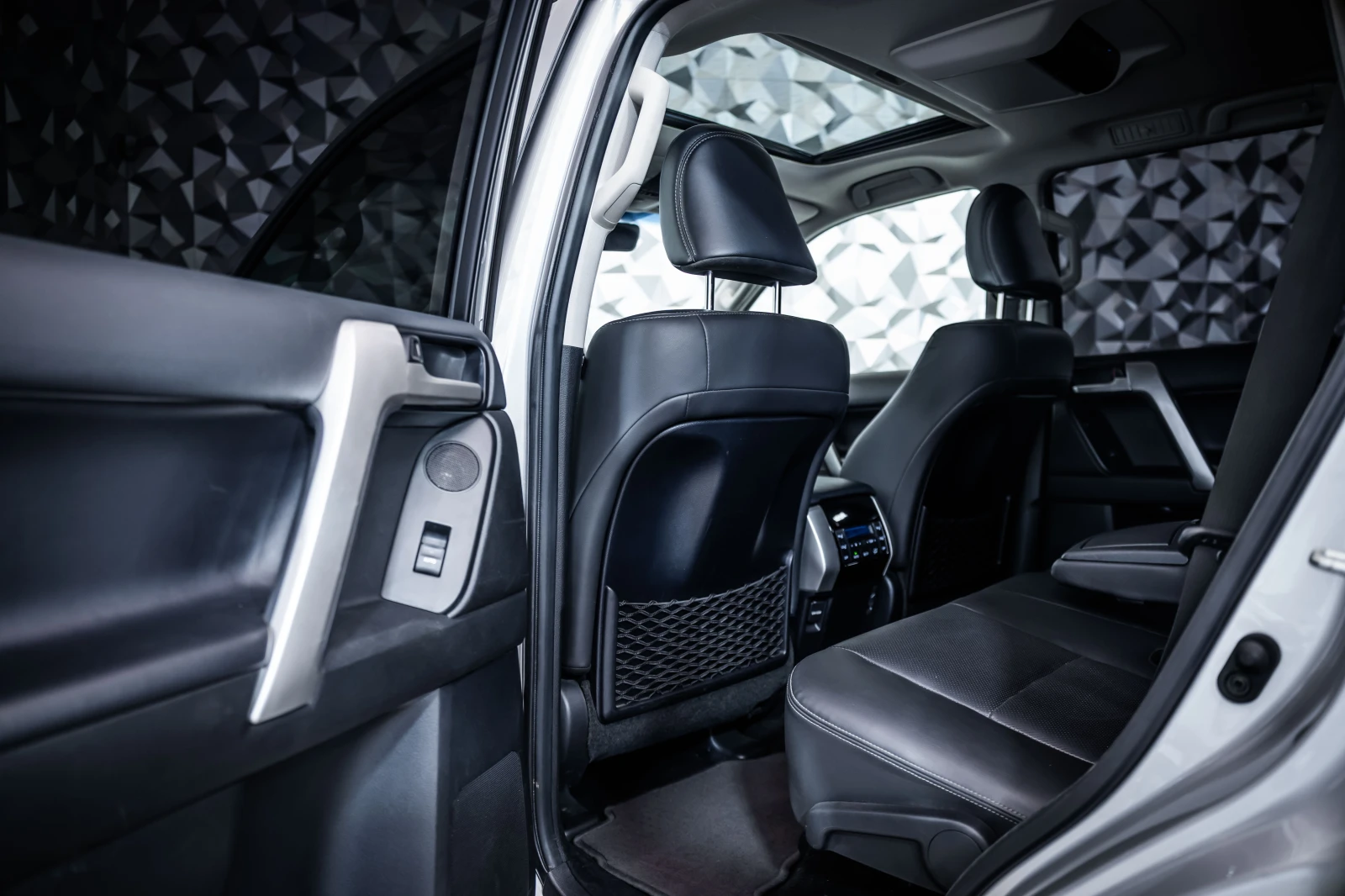 Toyota Land cruiser 2.8 D-4D* TEC-Edition* 360 * TV * , снимка 13 - Автомобили и джипове - 55951666