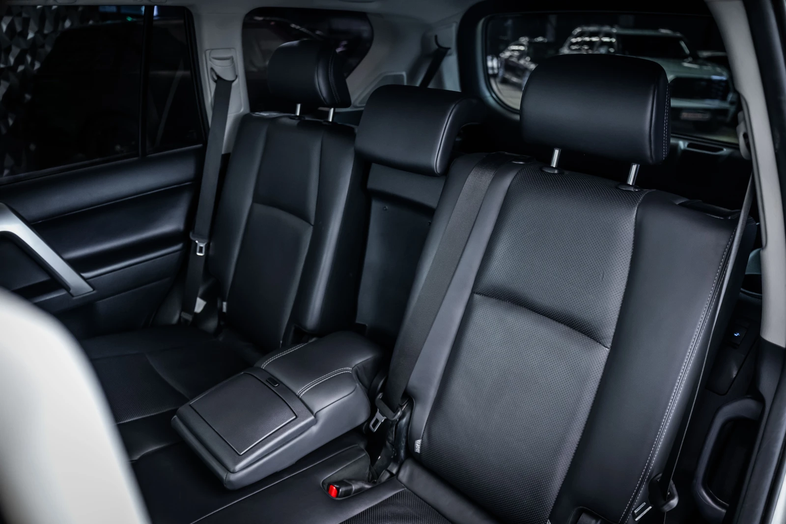 Toyota Land cruiser 2.8 D-4D* TEC-Edition* 360 * TV * , снимка 15 - Автомобили и джипове - 55951666