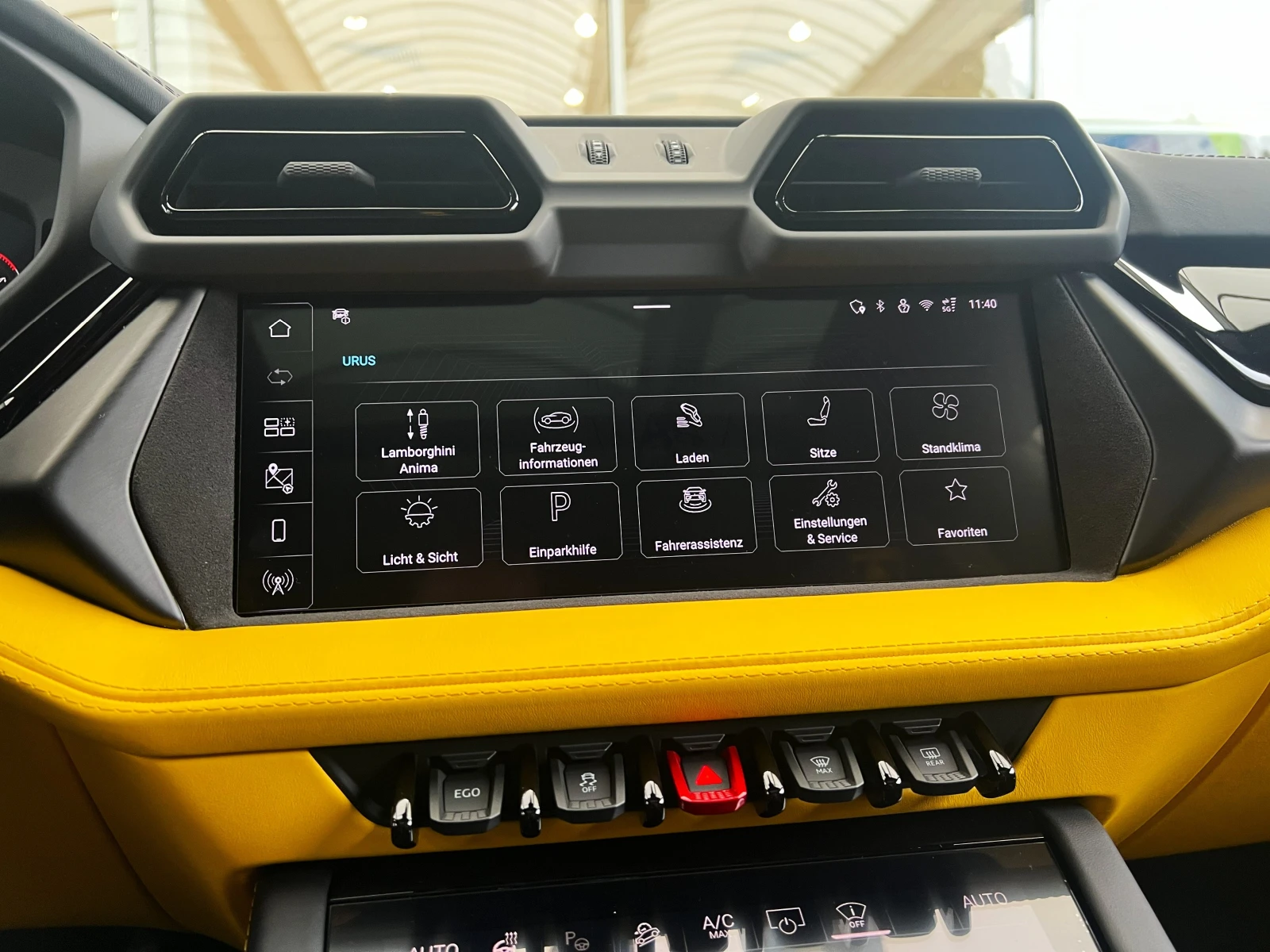 Lamborghini Urus SE / FACELIFT / DARK PACKAGE / CERAMIC / B&O / HUD, снимка 11 - Автомобили и джипове - 56479474