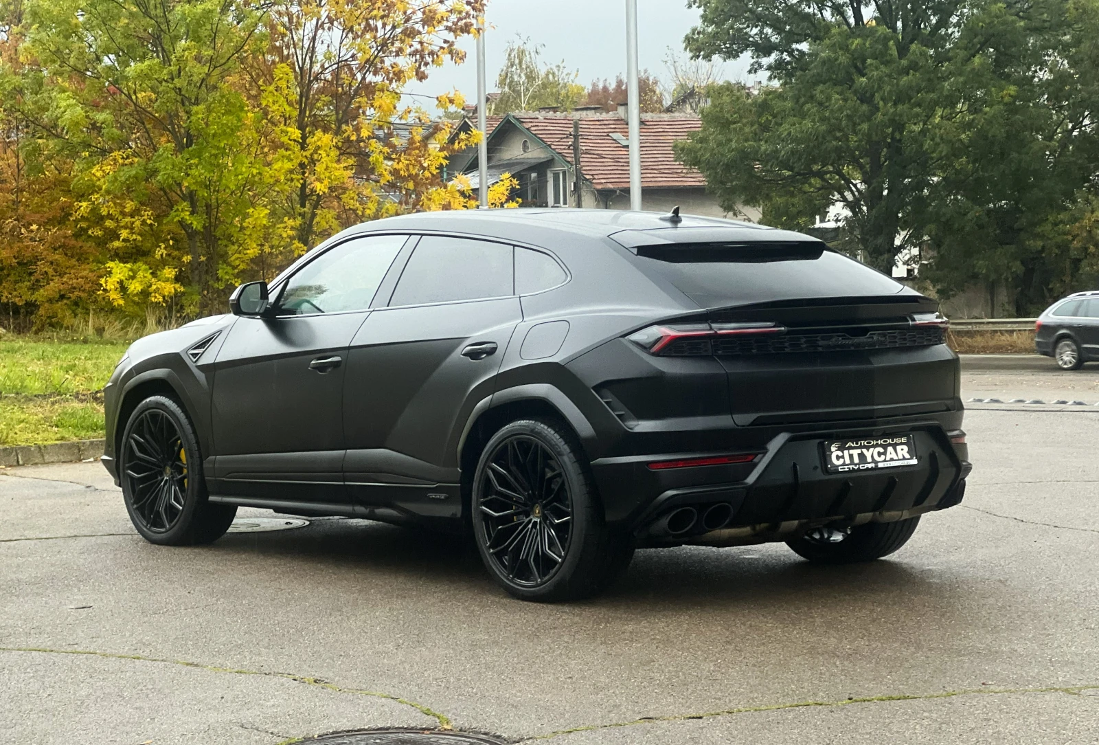 Lamborghini Urus SE / FACELIFT / DARK PACKAGE / CERAMIC / B&O / HUD, снимка 4 - Автомобили и джипове - 56479474