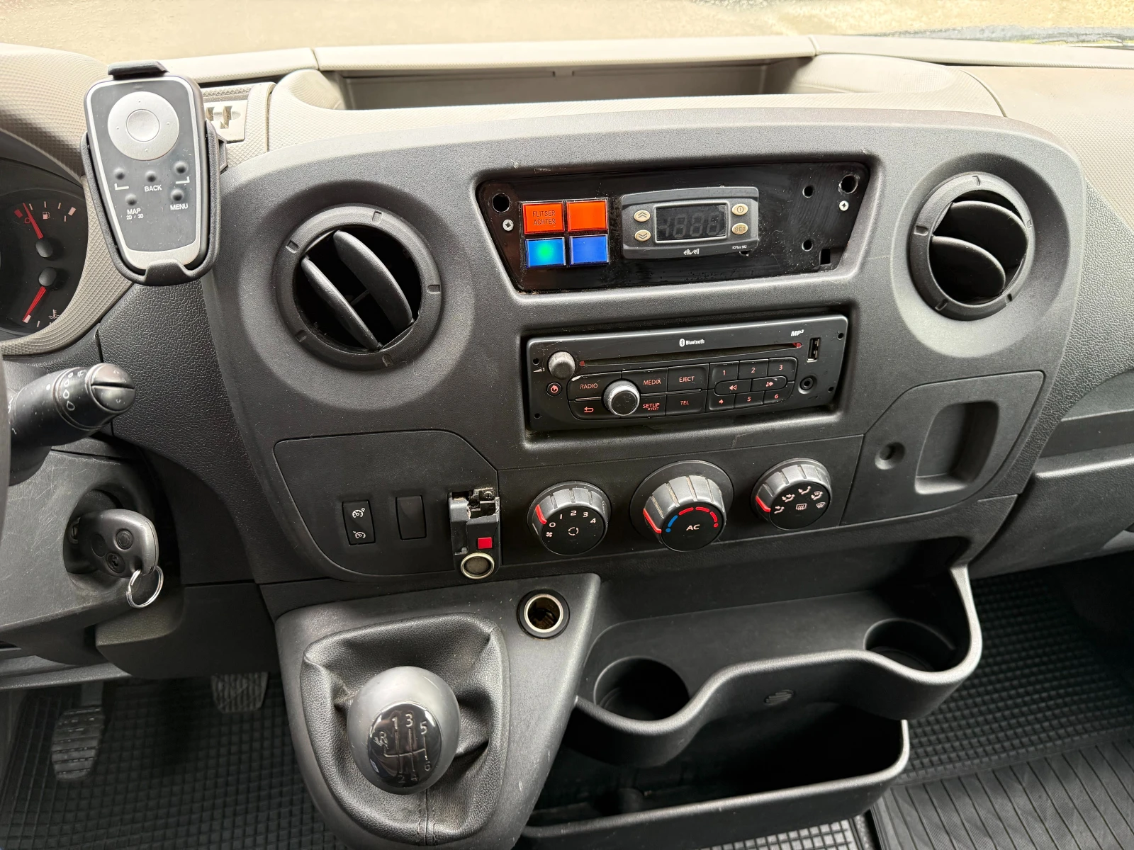 Renault Master  2.3DCI 125кс, снимка 15 - Бусове и автобуси - 55767477