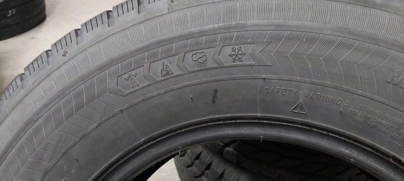 Гуми Зимни 225/75R16, снимка 7 - Гуми и джанти - 34685350