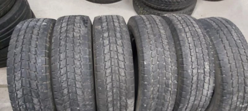 Гуми Зимни 225/75R16, снимка 1 - Гуми и джанти - 34685350