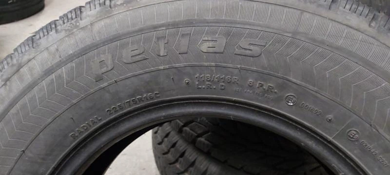 Гуми Зимни 225/75R16, снимка 6 - Гуми и джанти - 34685350