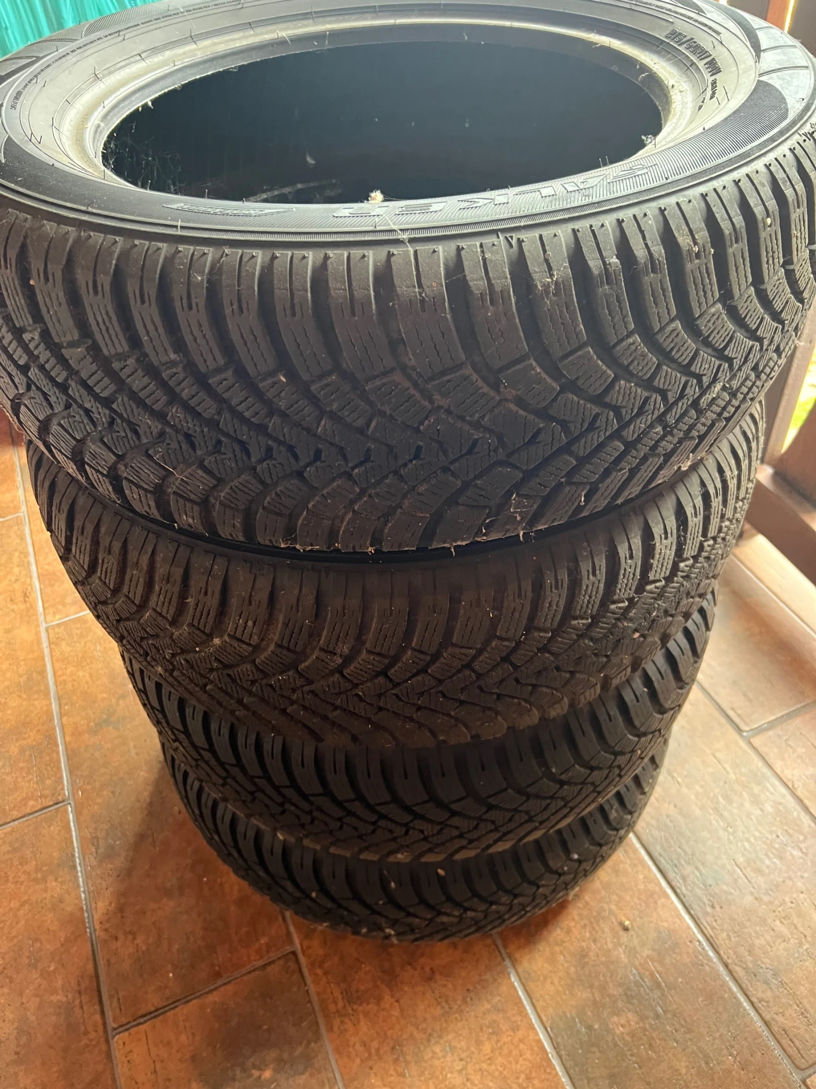 Гуми Зимни 215/60R17