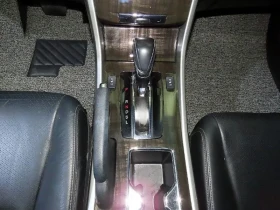 Honda Accord 2.4/NAVI/ПОДГРЕВ/ШИДИДАХ/ЗАДНА КАМЕРА, снимка 12