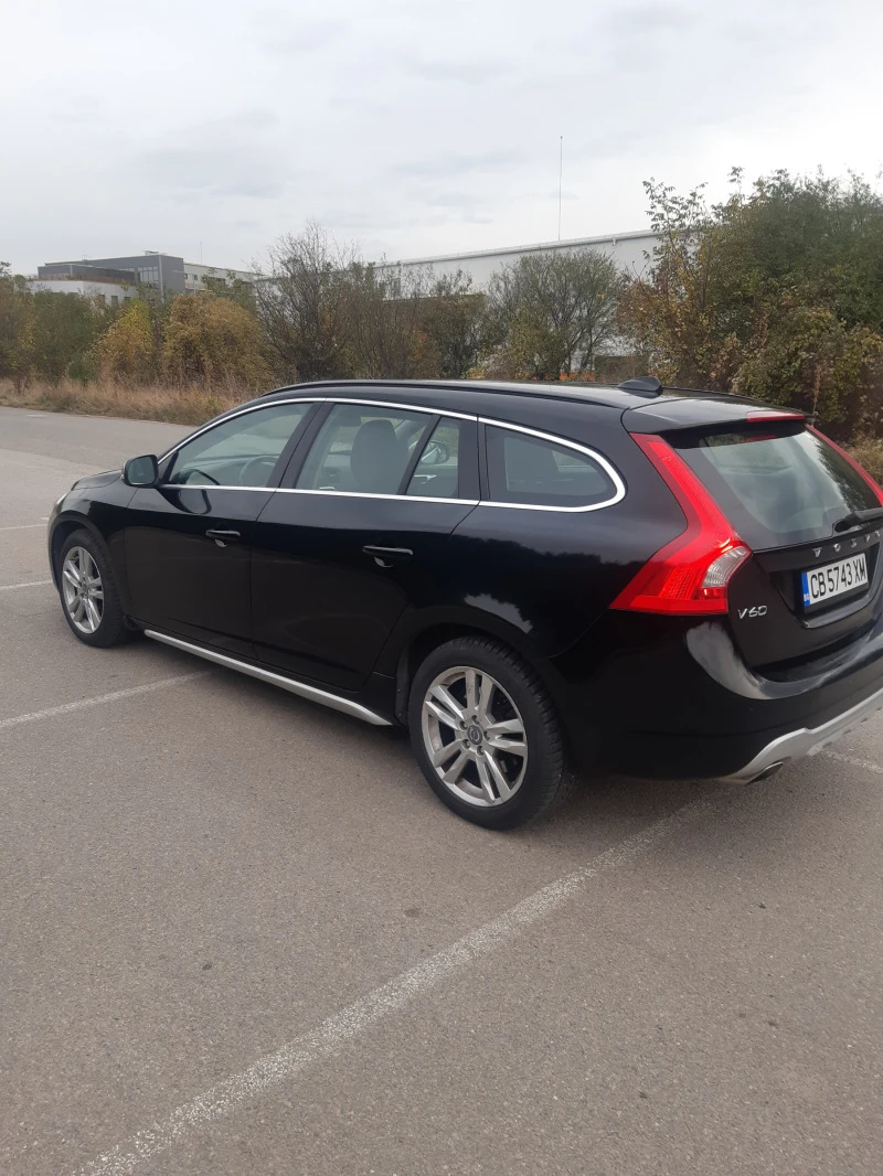 Volvo V60 D4 AWD, снимка 4 - Автомобили и джипове - 47313935