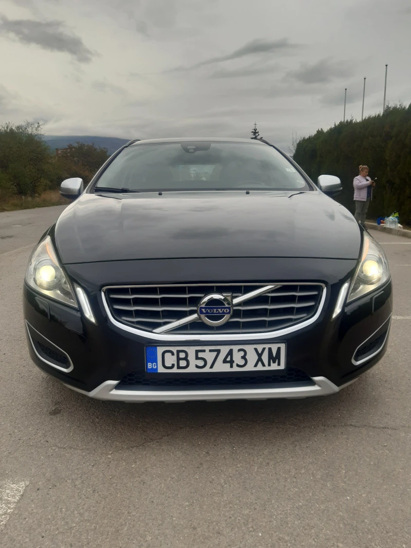 Volvo V60 D4 AWD, снимка 2 - Автомобили и джипове - 47313935