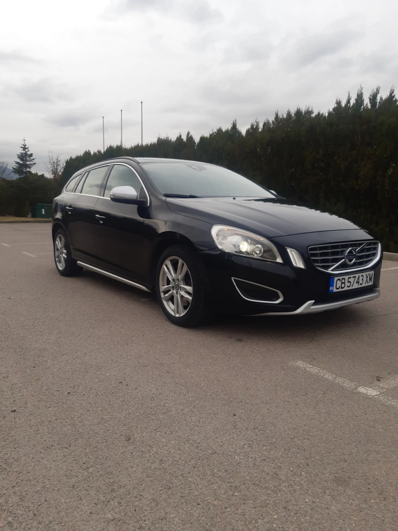 Volvo V60 D4 AWD, снимка 1 - Автомобили и джипове - 47313935