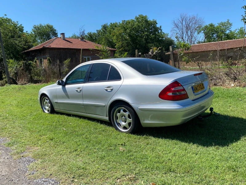 Mercedes-Benz E 200, снимка 9 - Автомобили и джипове - 48157711