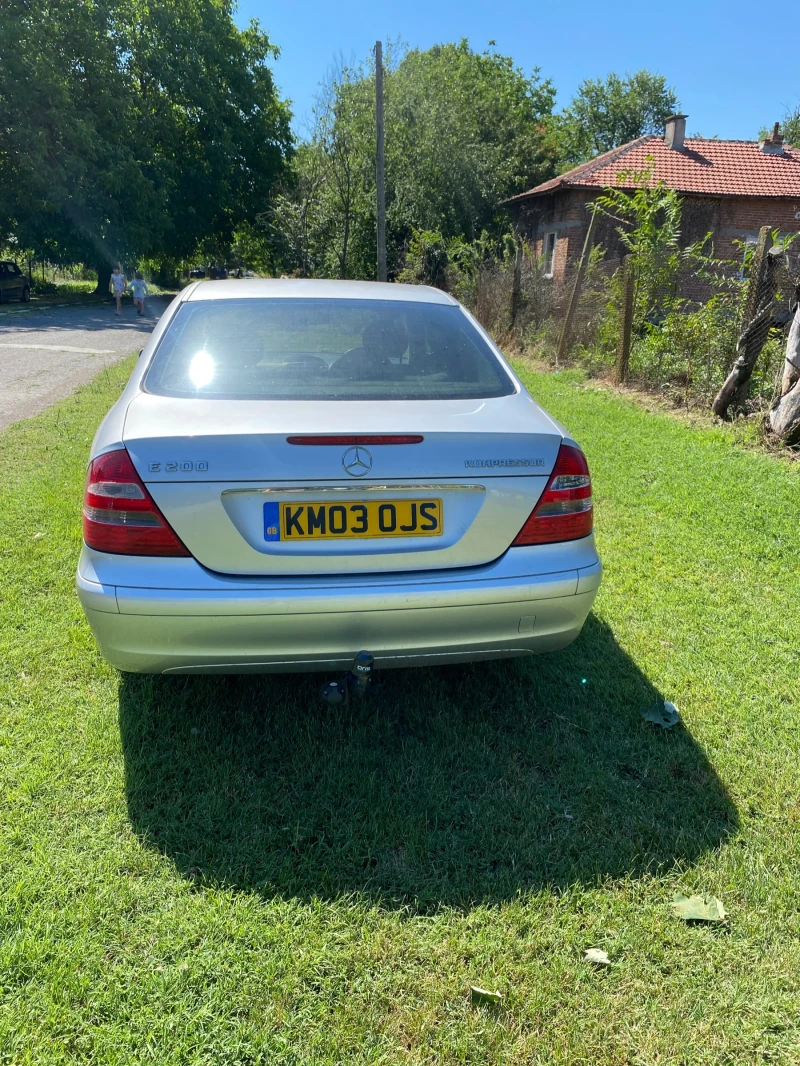 Mercedes-Benz E 200, снимка 16 - Автомобили и джипове - 48157711