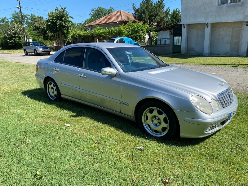 Mercedes-Benz E 200, снимка 5 - Автомобили и джипове - 48157711