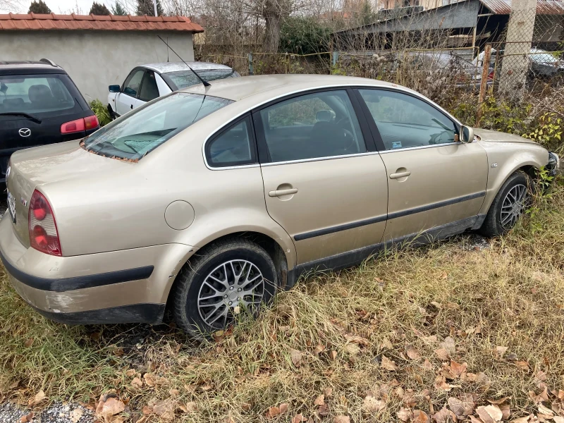 VW Passat, снимка 1 - Автомобили и джипове - 48282272