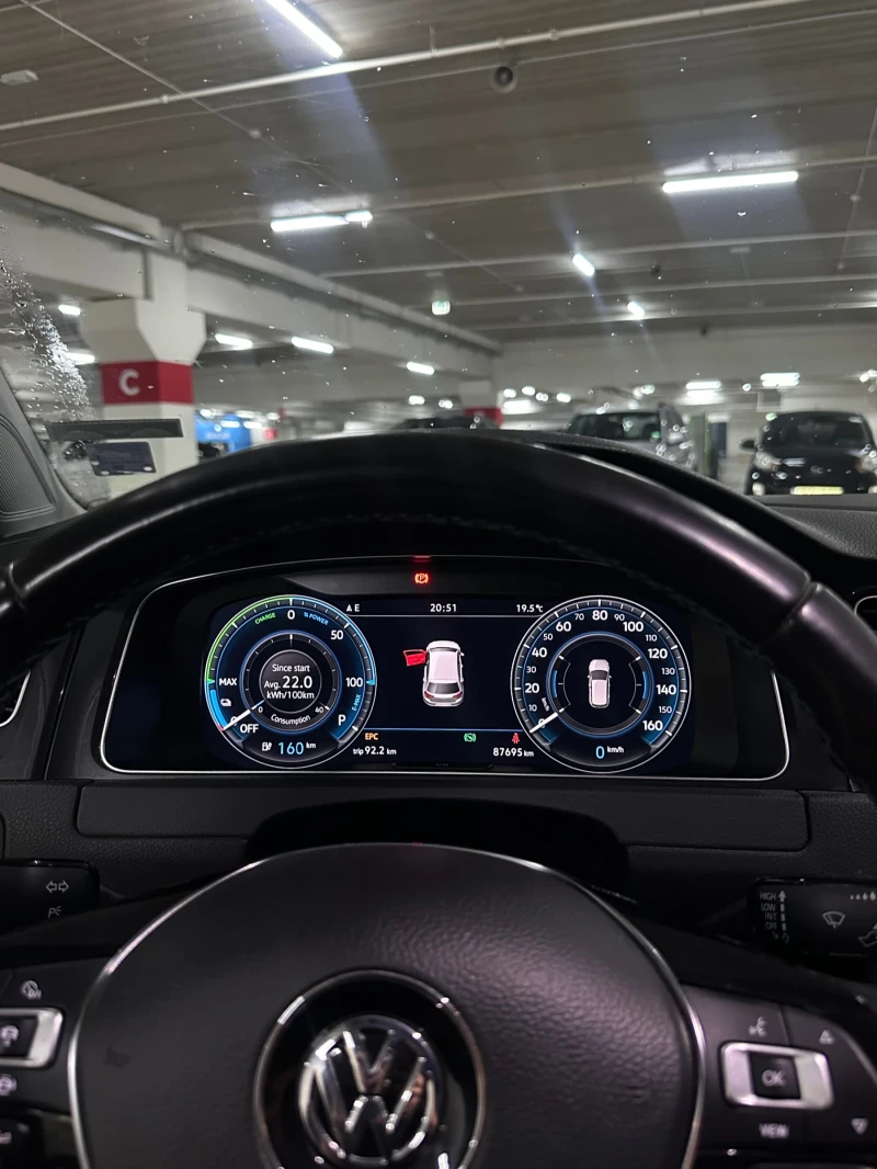 VW Golf E-GOLF 2020г., снимка 11 - Автомобили и джипове - 52298945