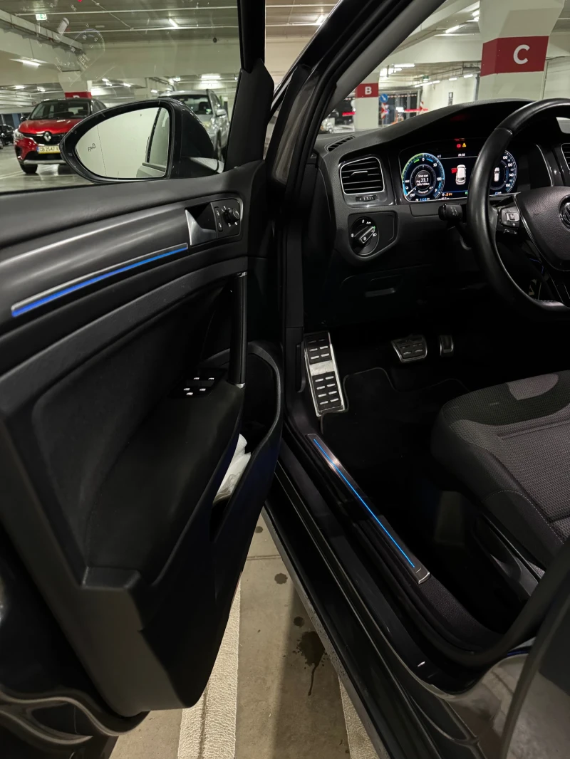 VW Golf E-GOLF 2020г., снимка 6 - Автомобили и джипове - 52298945