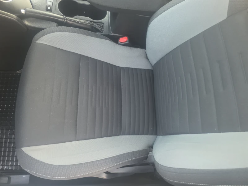 Toyota Auris 1.8Hibrib Navi Led, снимка 13 - Автомобили и джипове - 53142006