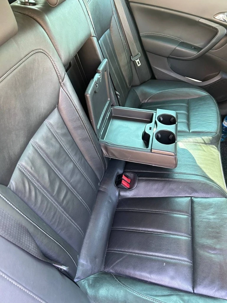 Opel Insignia 1.6T, снимка 9 - Автомобили и джипове - 54101392