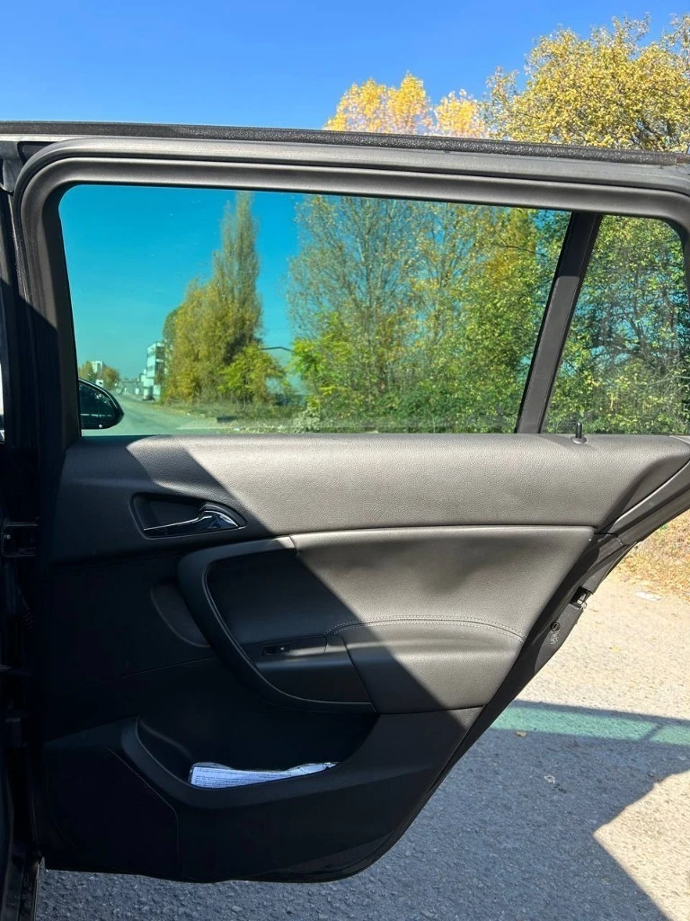 Opel Insignia 1.6T, снимка 8 - Автомобили и джипове - 54101392