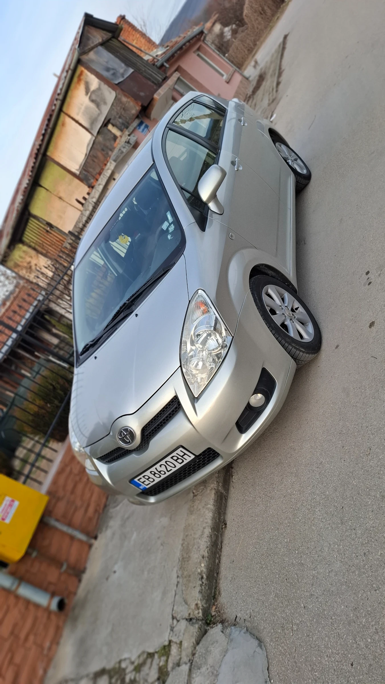 Toyota Corolla verso  - изображение 8