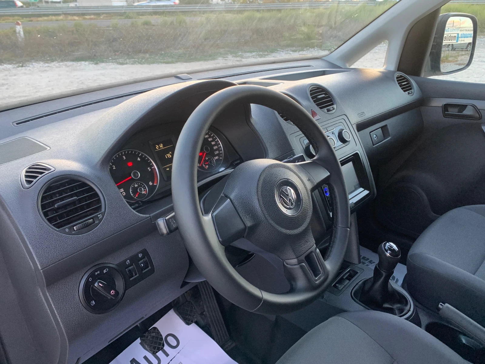 VW Caddy 1.6TDI - изображение 7