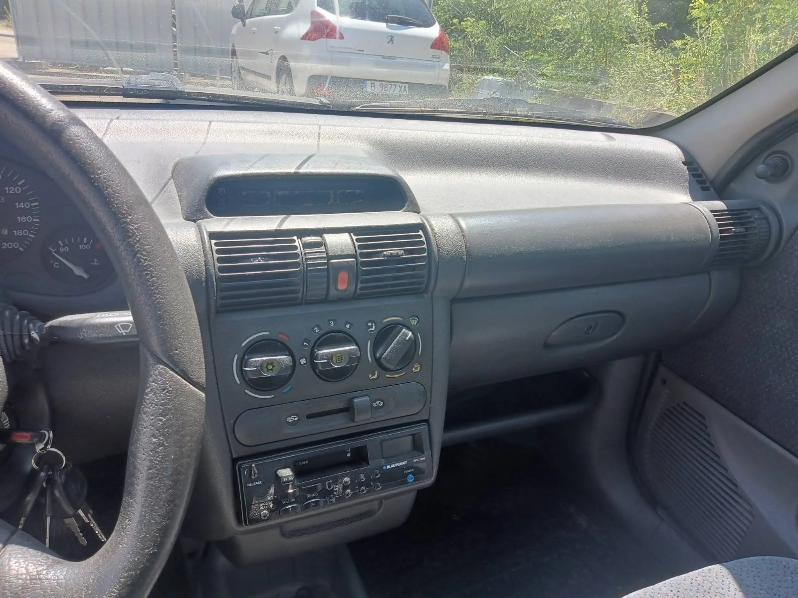 Opel Corsa 1.4 - изображение 9