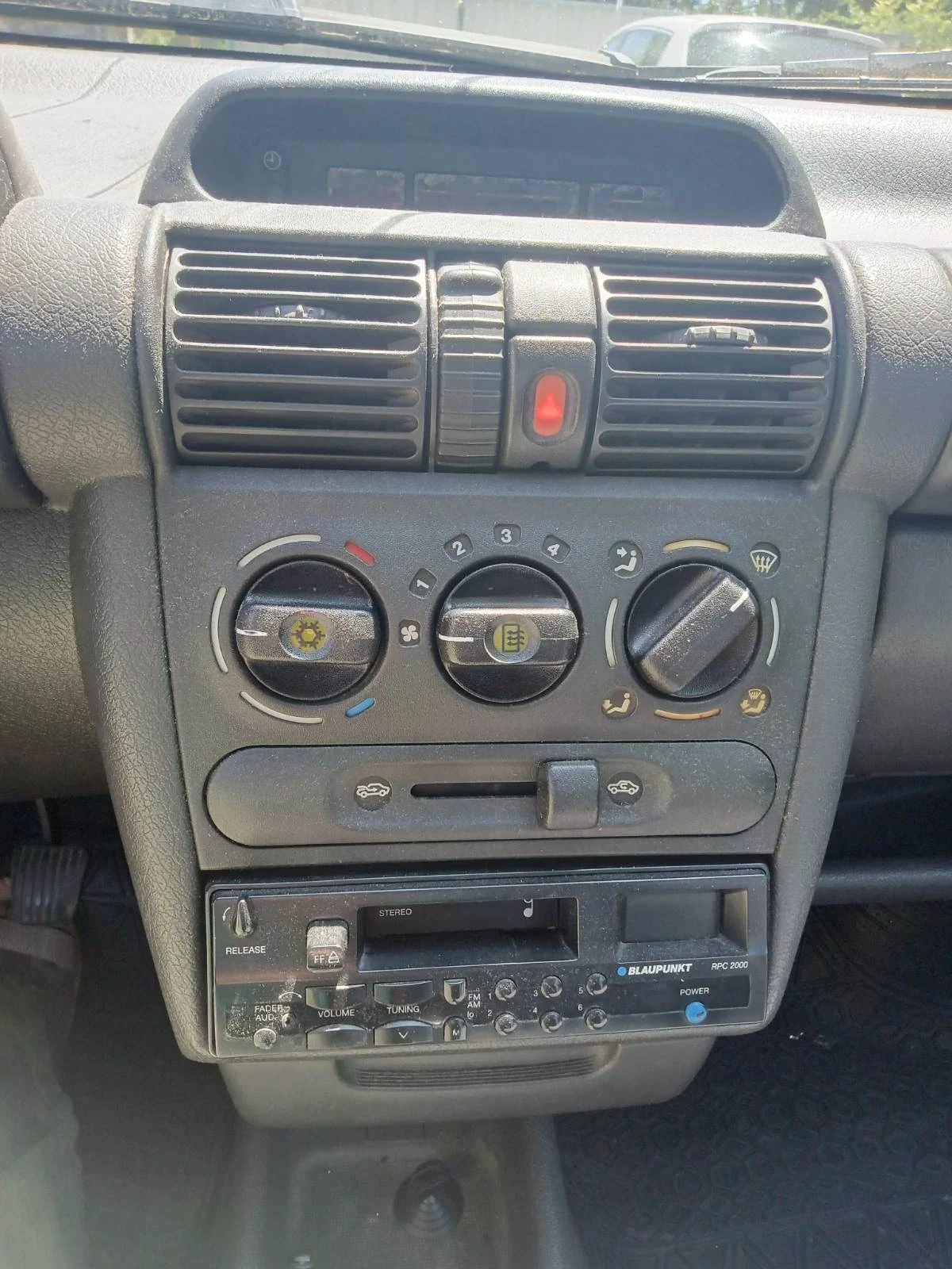 Opel Corsa 1.4 - изображение 3