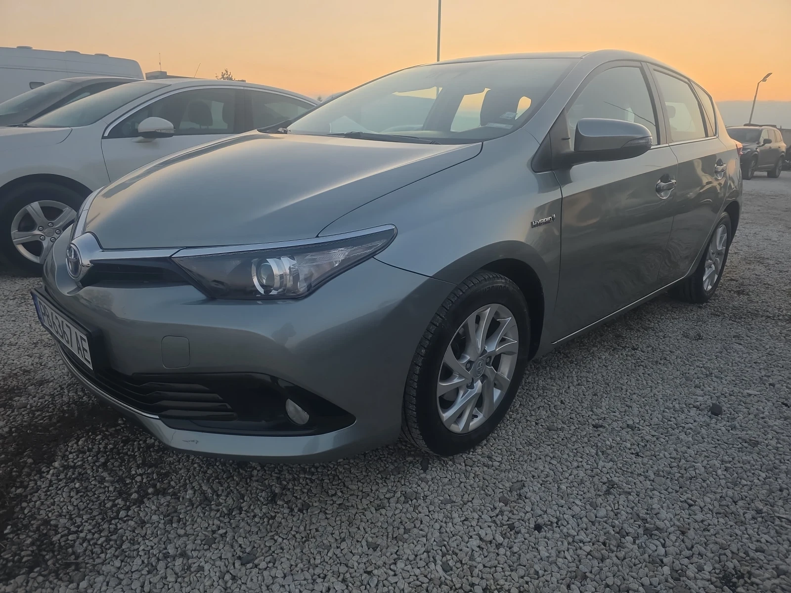 Toyota Auris 1.8Hibrib Navi Led - изображение 6