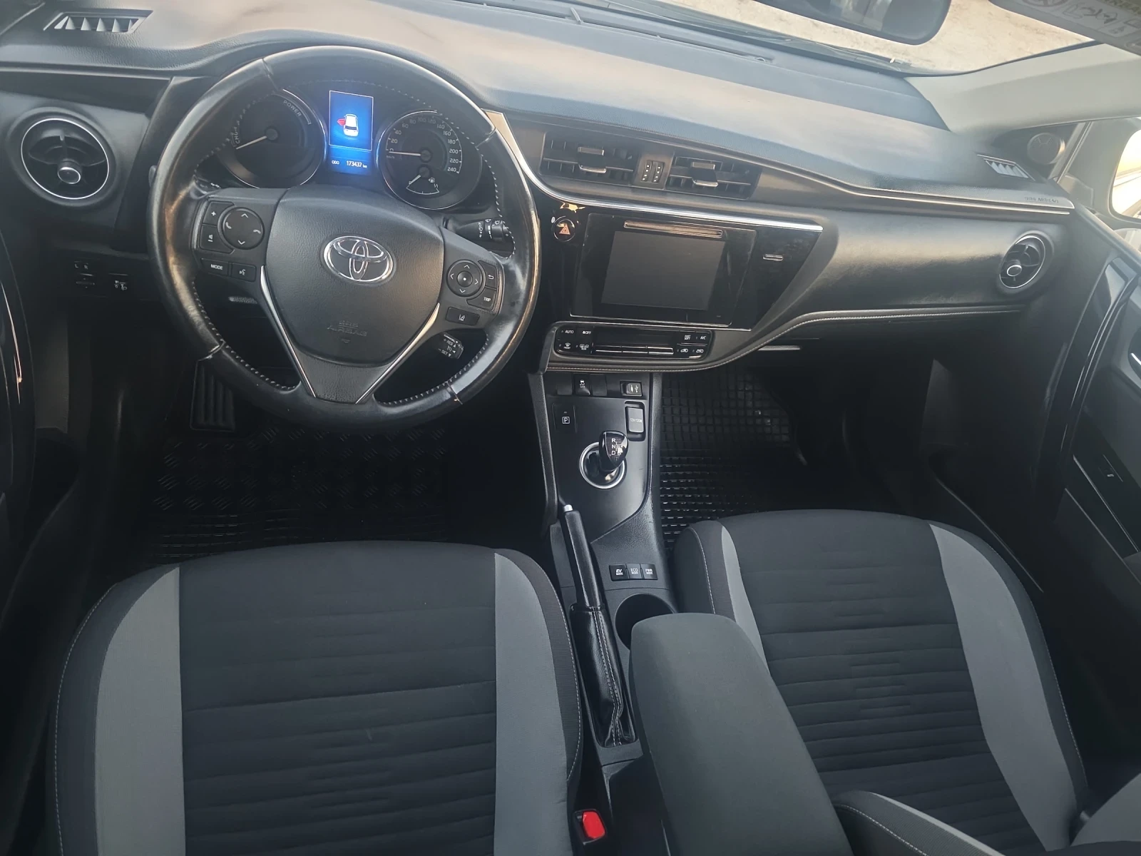 Toyota Auris 1.8Hibrib Navi Led - изображение 8
